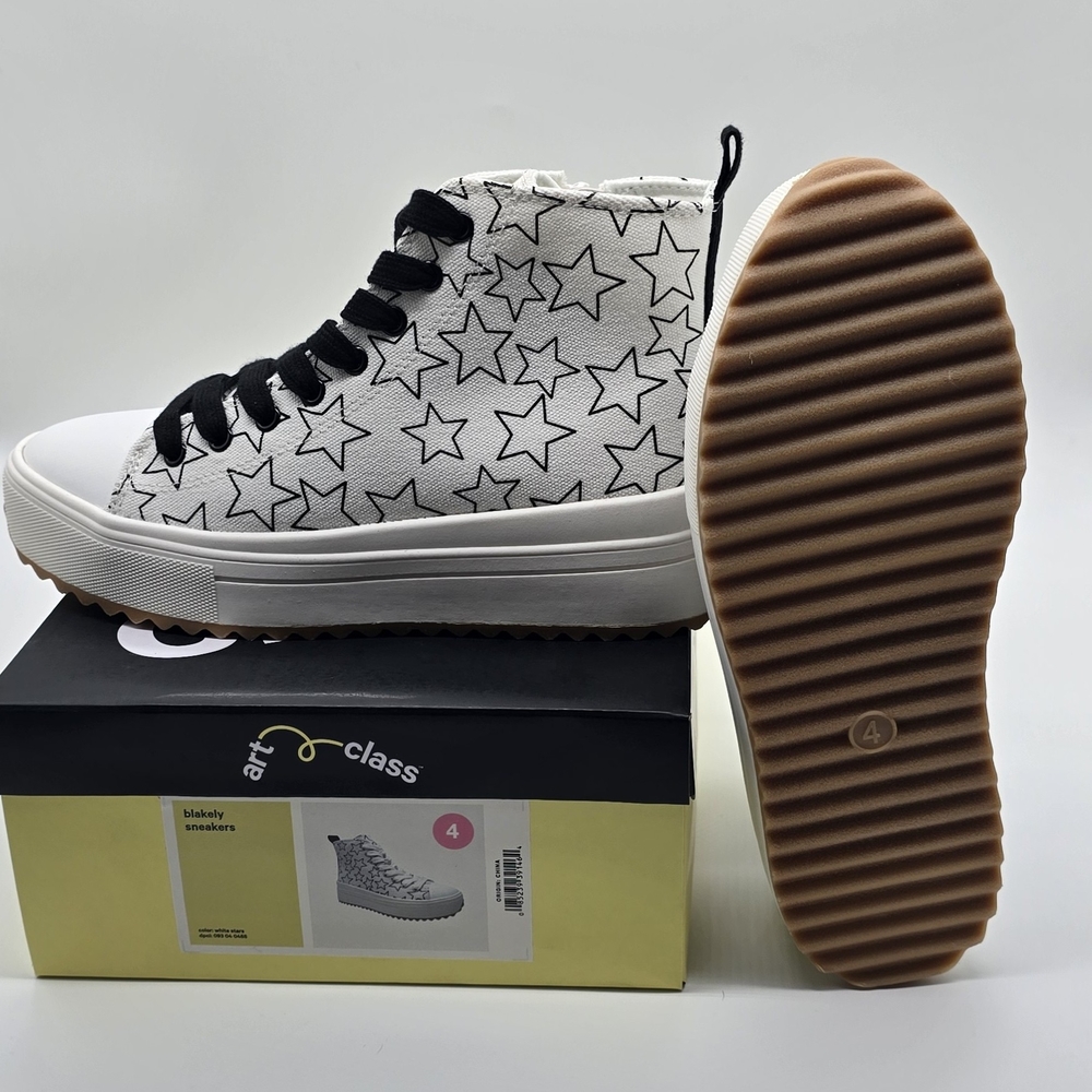 Art Class Black and White Star Pattern Sneakers Size 4